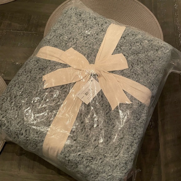 Urban Barn throw brand new - Picture 4 of 4